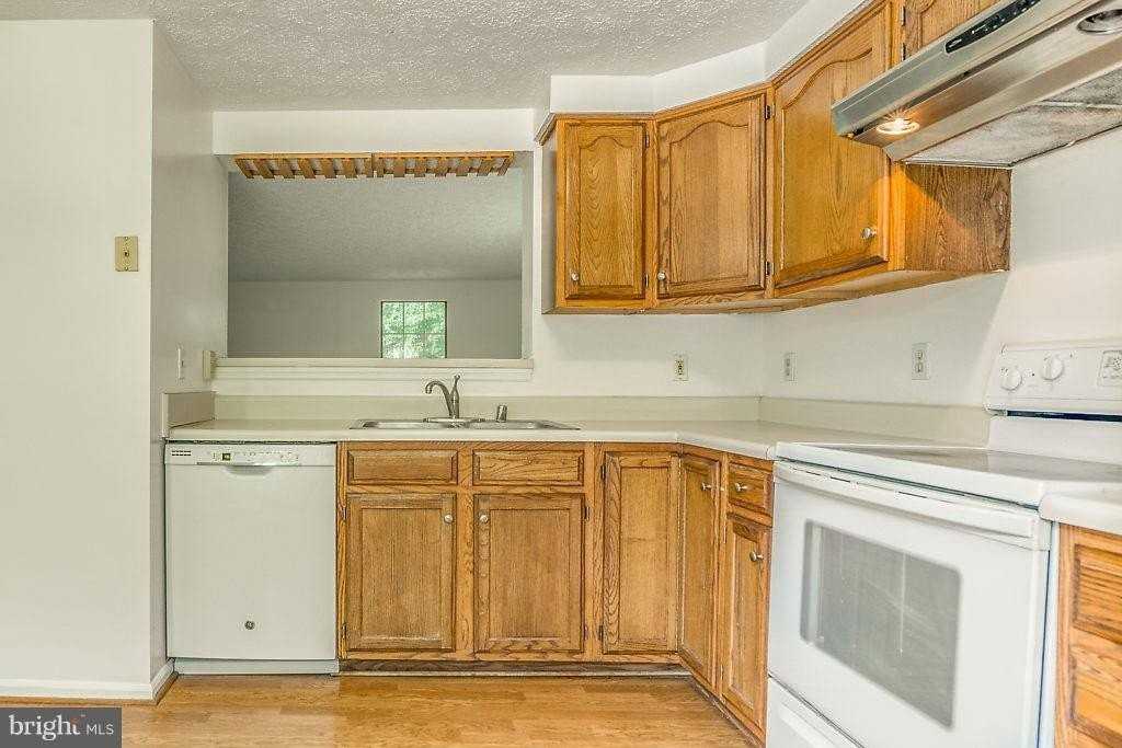 13900 Winding Ridge Ln - Photo 5 of 28