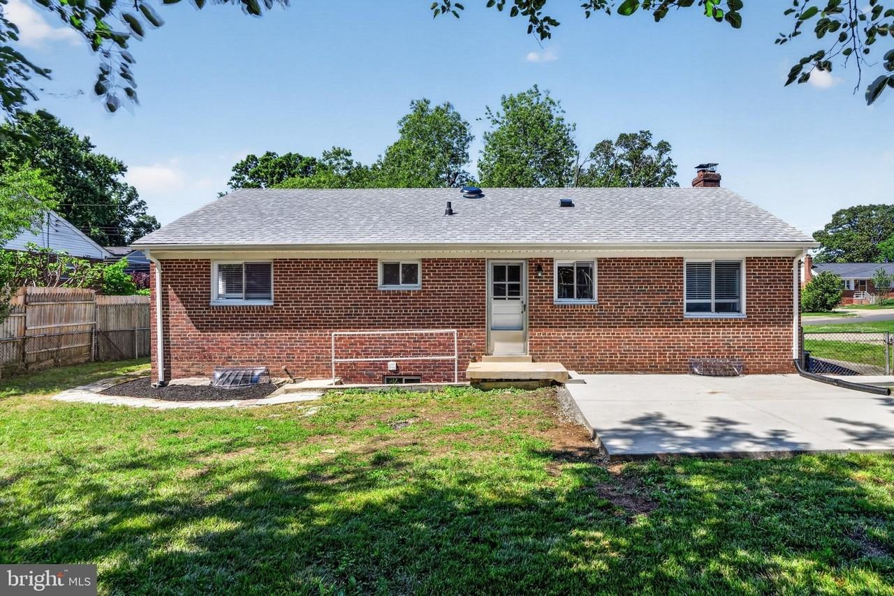 7216 Carol Ln - Photo 4 of 32