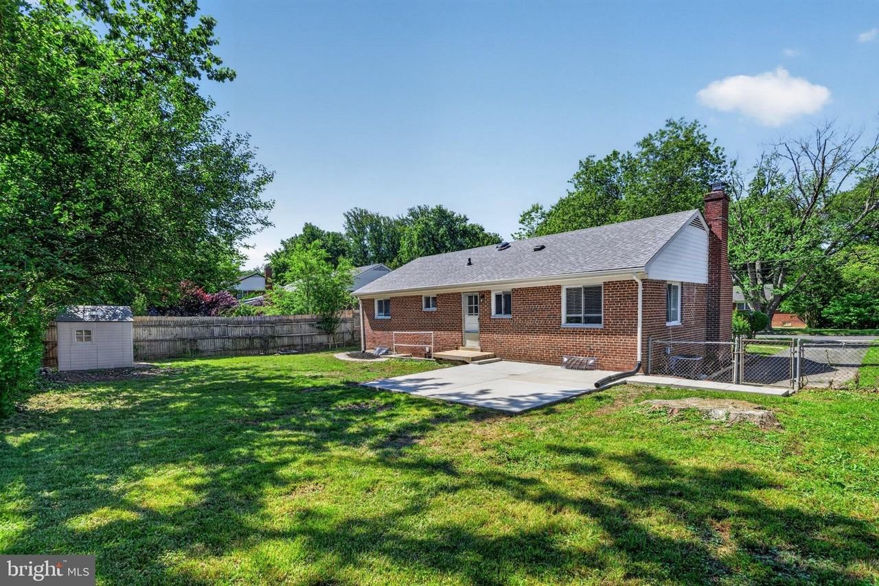 7216 Carol Ln - Photo 5 of 32