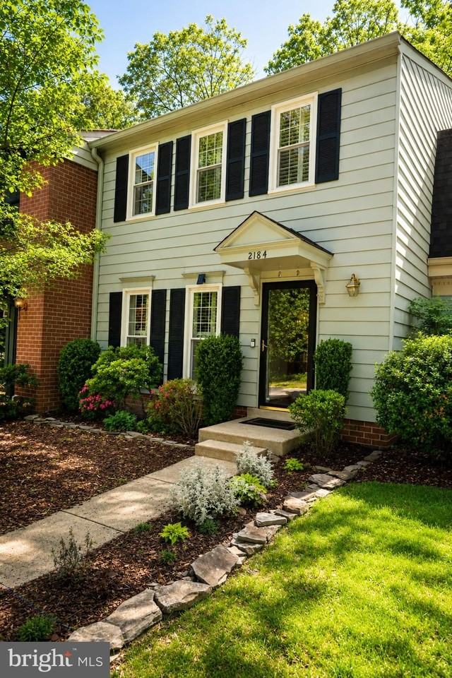2184 Pond View Ct - Photo 2 of 34