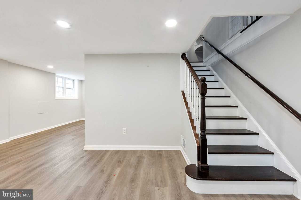 3825 Larchwood Rd - Photo 6 of 36