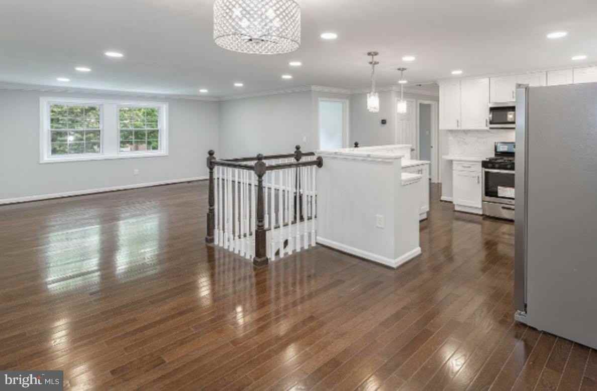 3825 Larchwood Rd - Photo 7 of 36