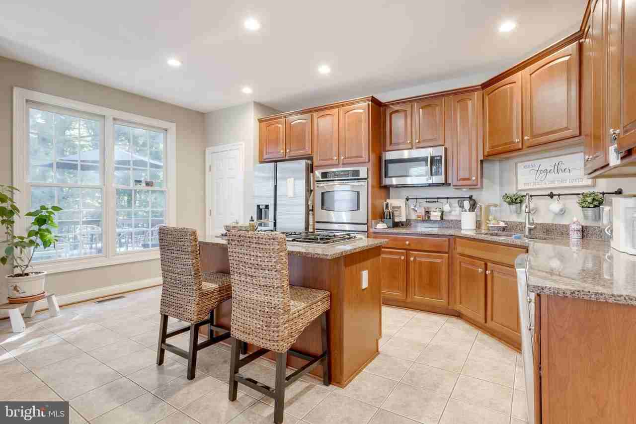 8320 Dockray Ct - Photo 2 of 32