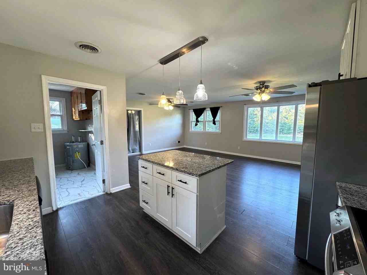 3925 Senior Ln - Photo 7 of 20
