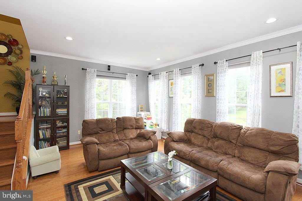 44269 Cornish Ln - Photo 4 of 15