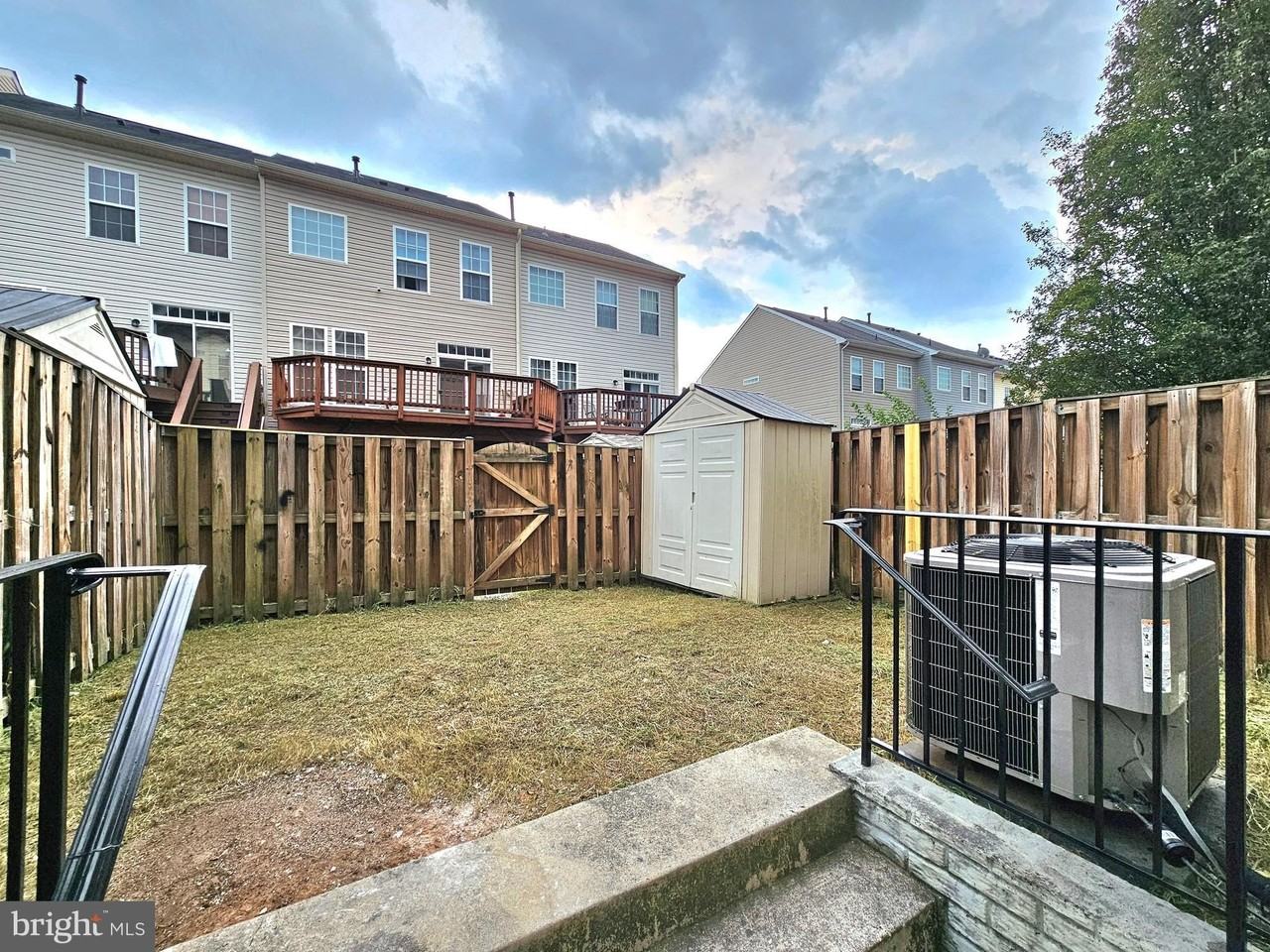 15328 Elizabeth Burbage Loop - Photo 2 of 33