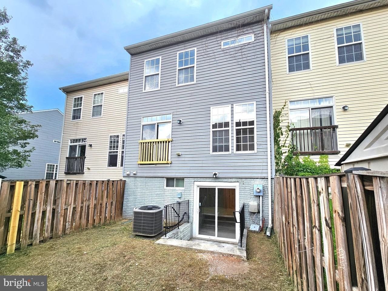 15328 Elizabeth Burbage Loop - Photo 3 of 33