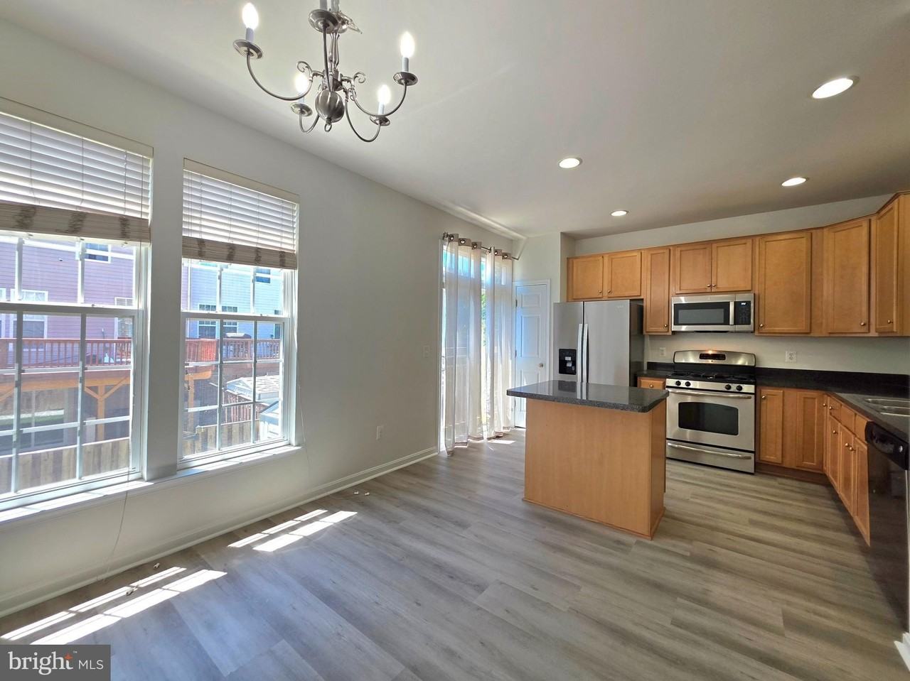 15328 Elizabeth Burbage Loop - Photo 2 of 33