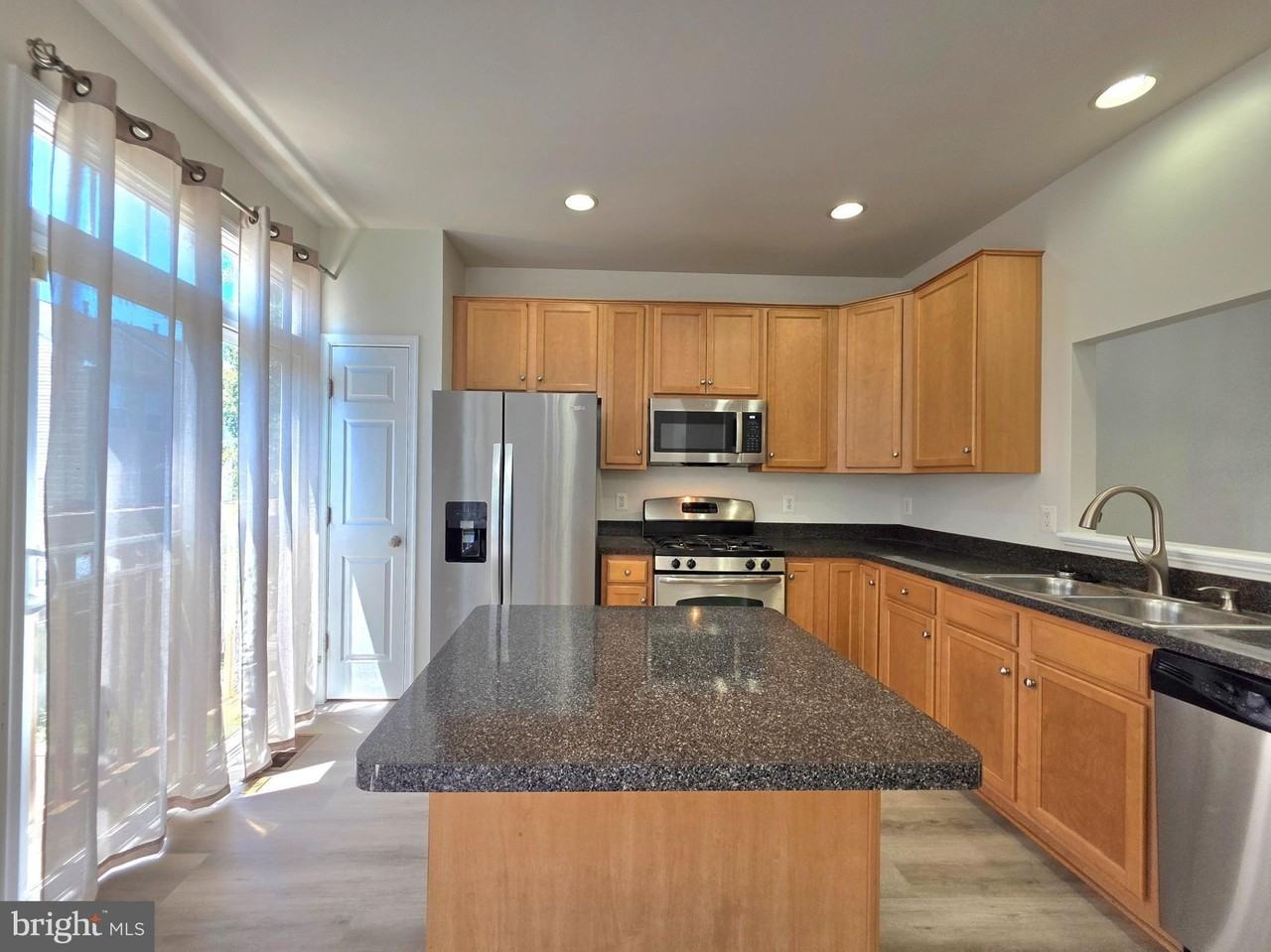 15328 Elizabeth Burbage Loop - Photo 4 of 33