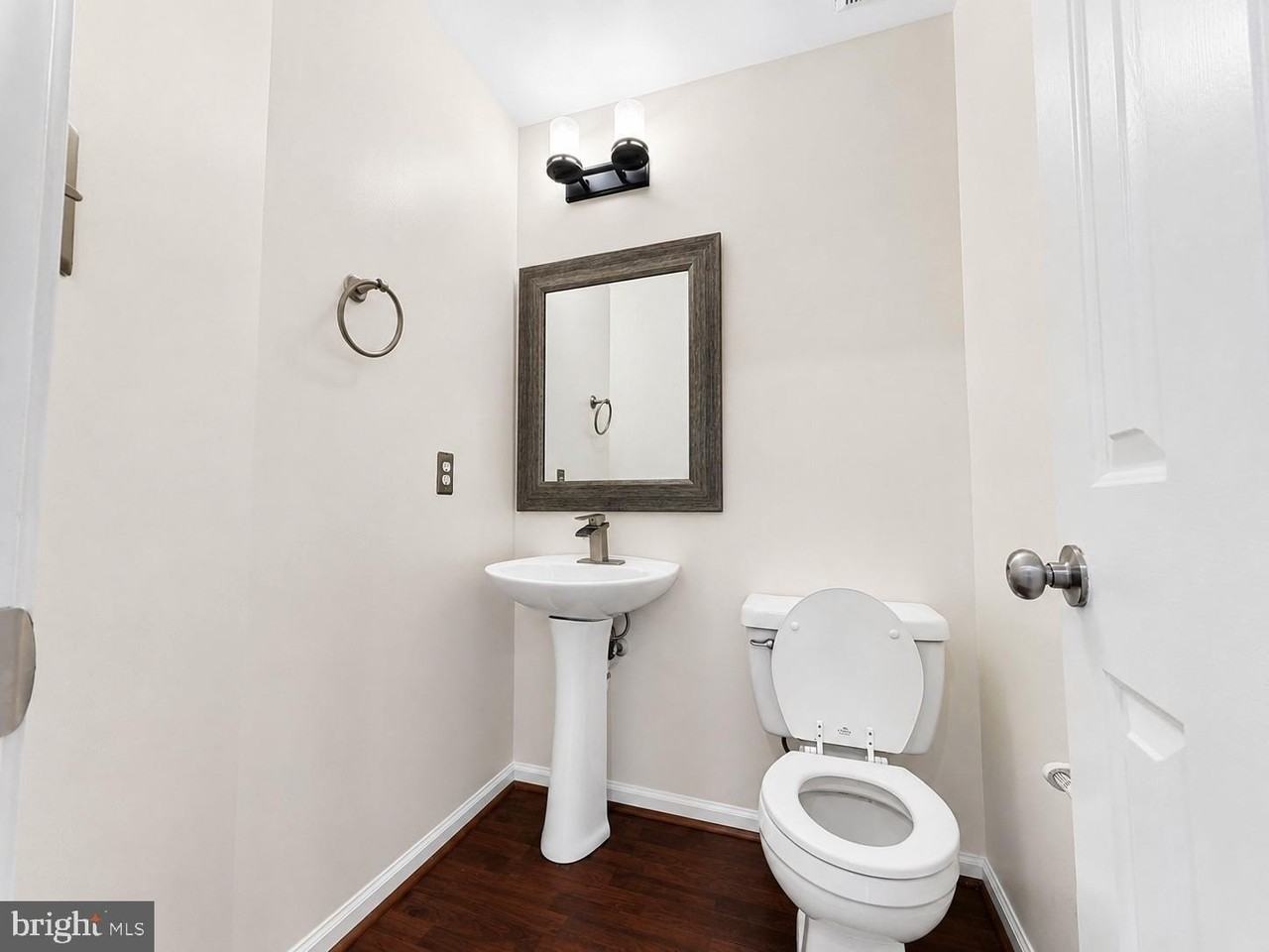 8268 Vermont Pl - Photo 3 of 29