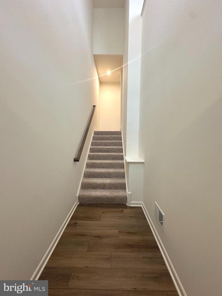 93 Stafford Pl - Photo 2 of 40
