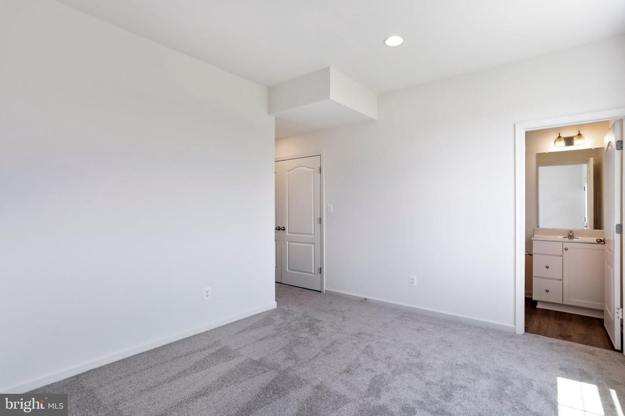 88 Mossdale Blvd - Photo 6 of 40