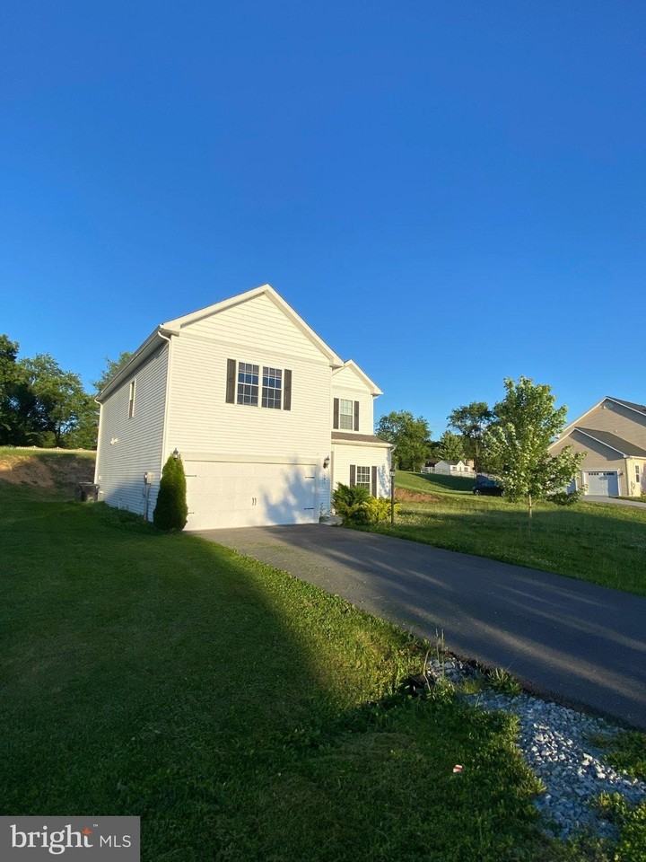 697 Rivanna Run - Photo 2 of 44