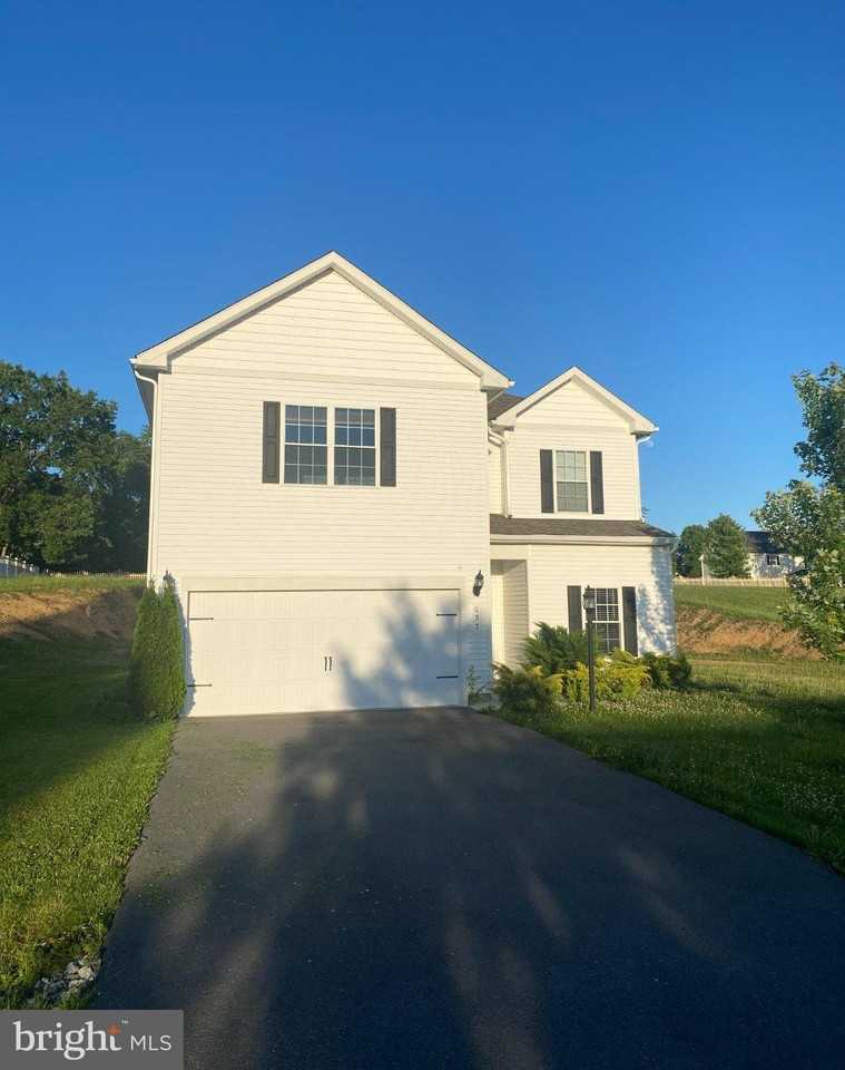 697 Rivanna Run - Photo 3 of 44