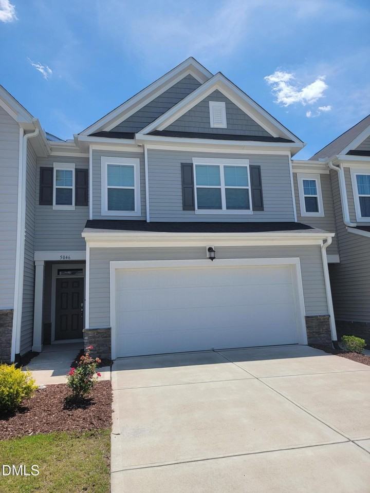 5046 Arkose Dr - Photo 3 of 31