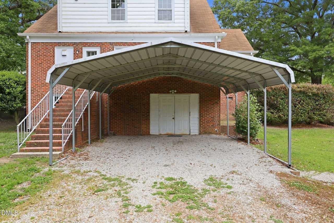 1203 S Main St - Photo 2 of 39