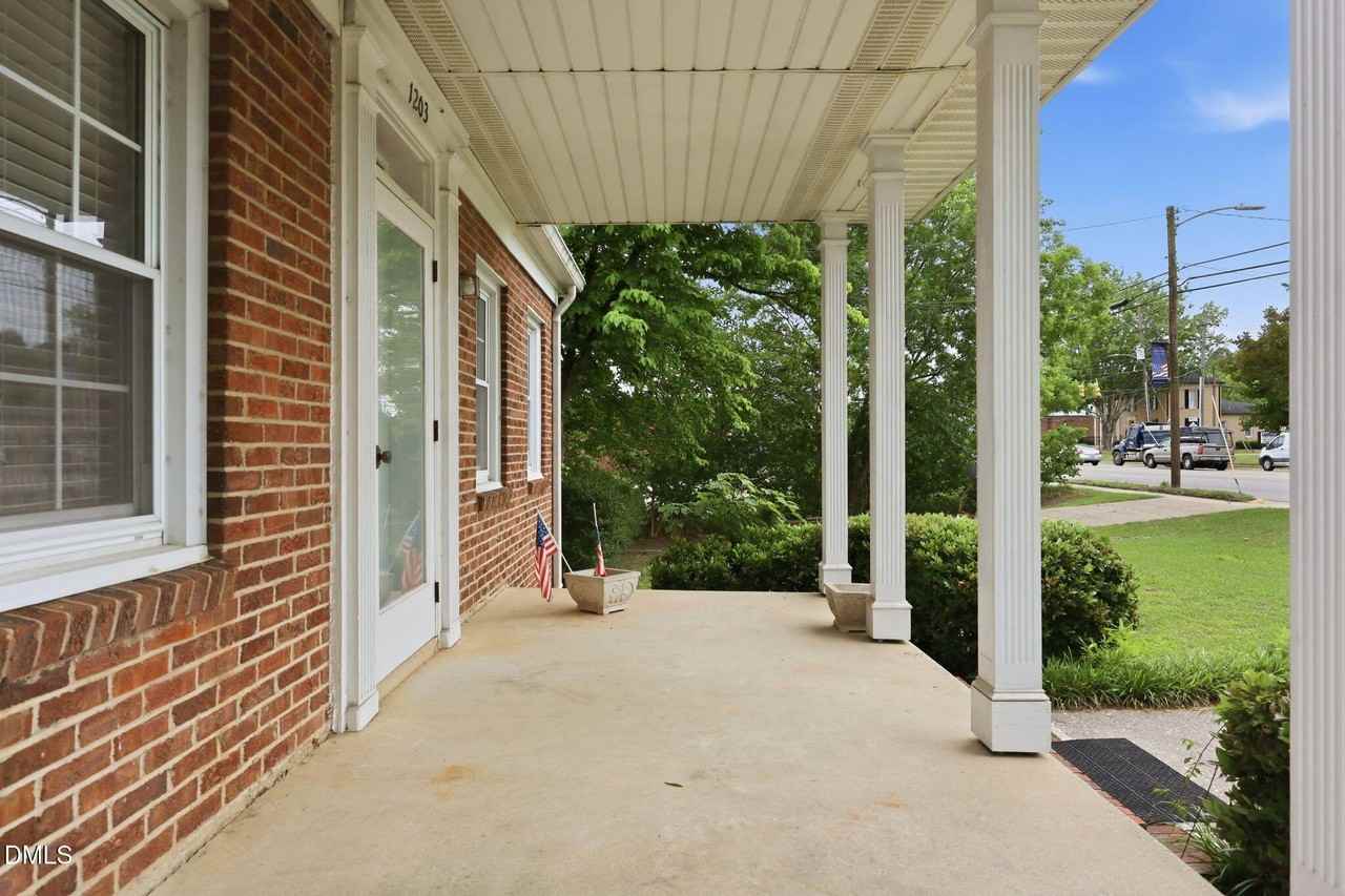 1203 S Main St - Photo 6 of 39