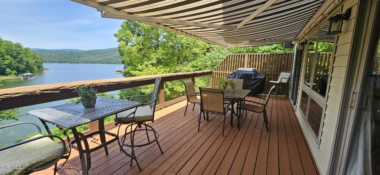 249 Candlewood Ln - Photo 7 of 35