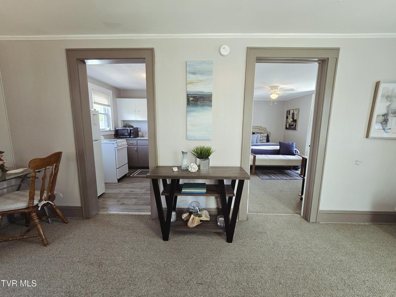 212 W F St #B - Photo 3 of 21