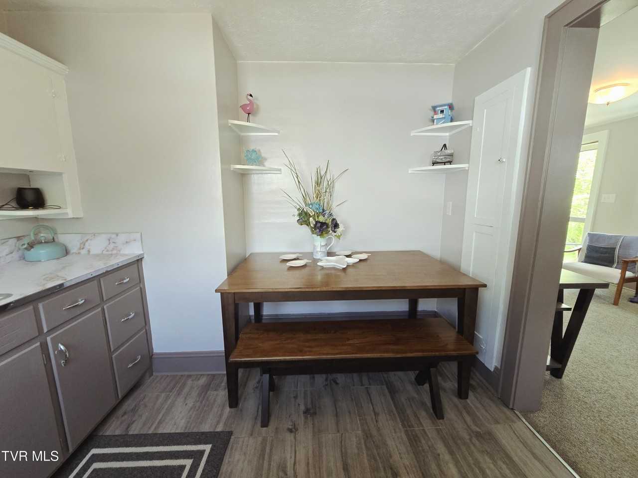 212 W F St #B - Photo 5 of 21