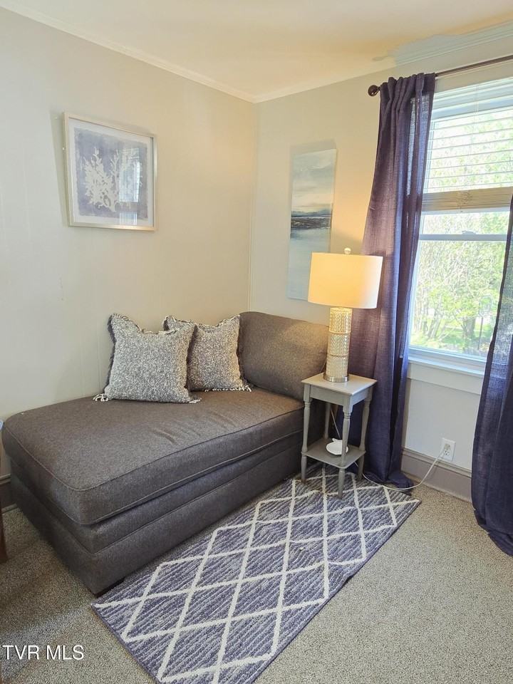 212 W F St #B - Photo 7 of 21