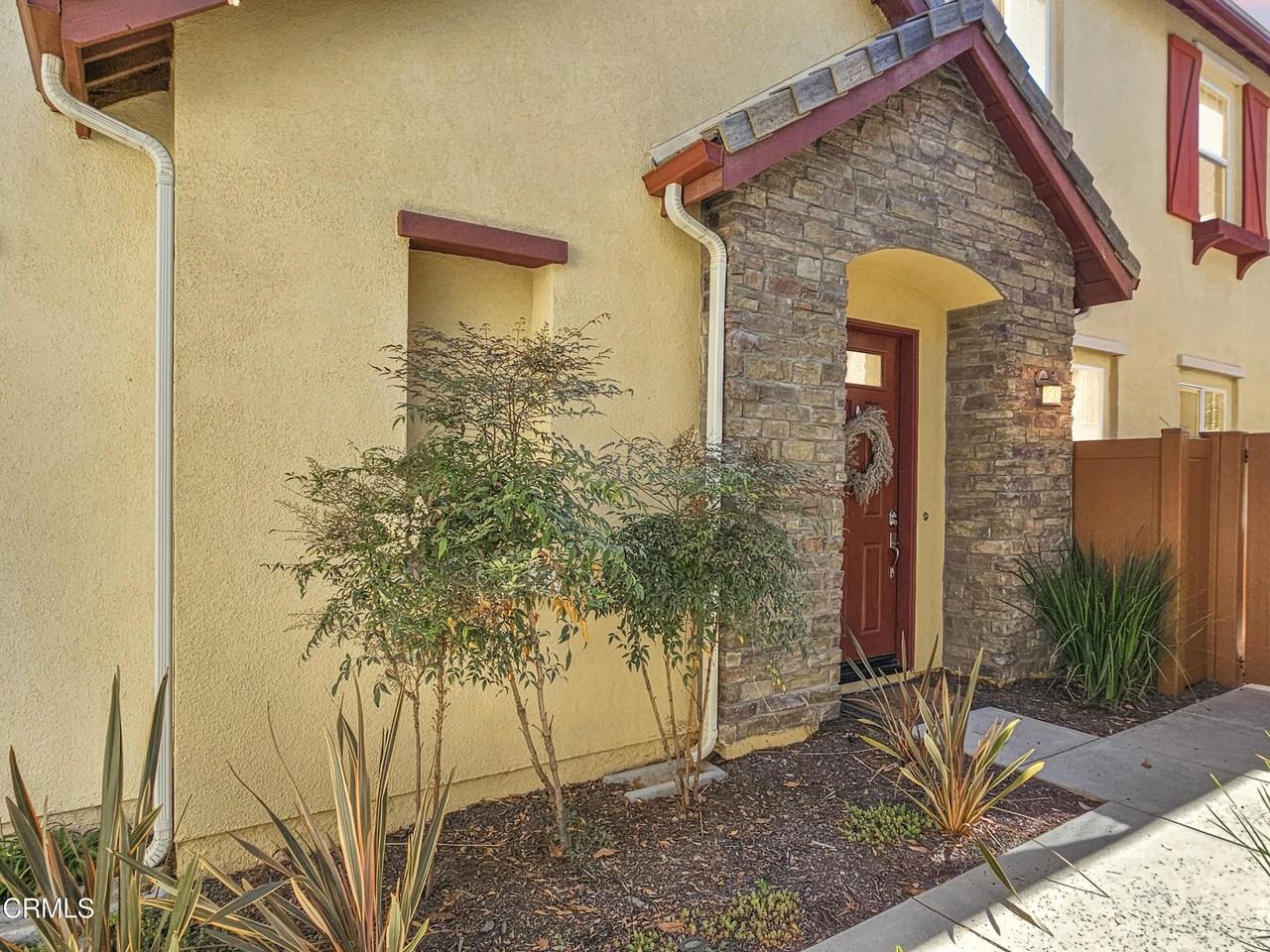 1653 Range Rd - Photo 2 of 31