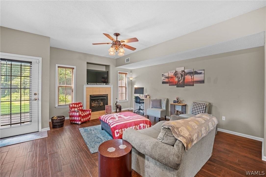 1813 Saint Charles Way - Photo 4 of 30