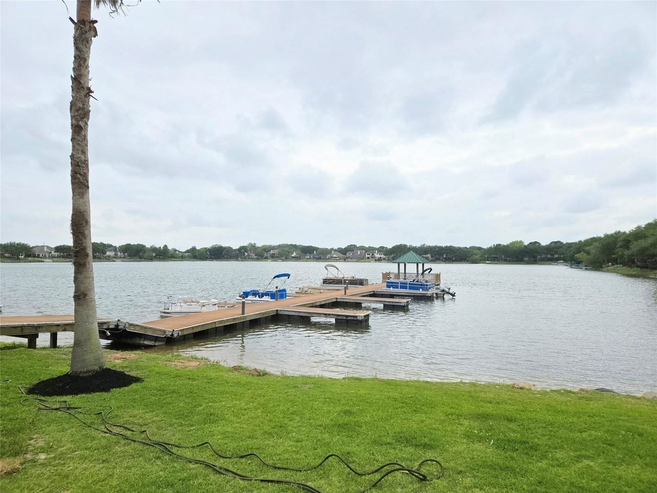 Crystal Lake Cir N - Photo 3 of 8
