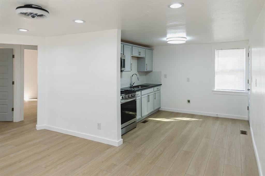 2412 Se 47th St - Photo 3 of 30