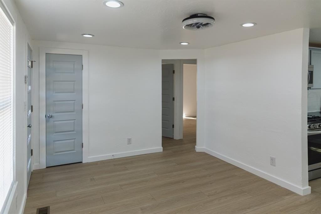 2412 Se 47th St - Photo 4 of 30