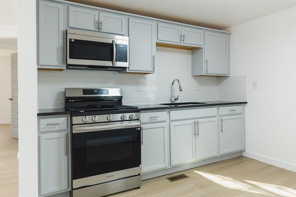 2412 Se 47th St - Photo 6 of 30
