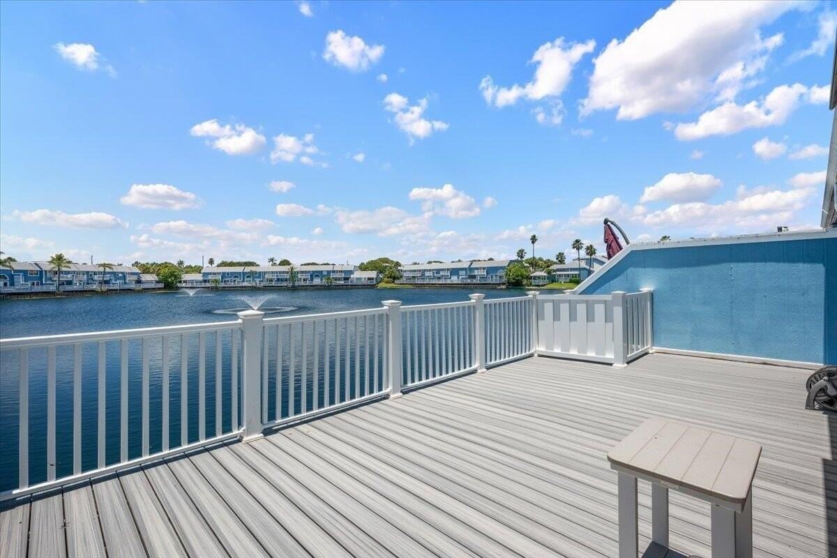 621 Ocean Dunes Cir - Photo 3 of 32