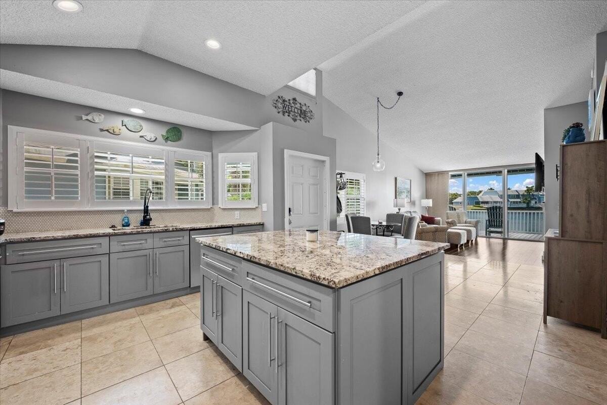 621 Ocean Dunes Cir - Photo 4 of 32
