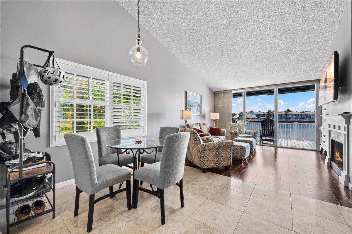 621 Ocean Dunes Cir - Photo 6 of 32
