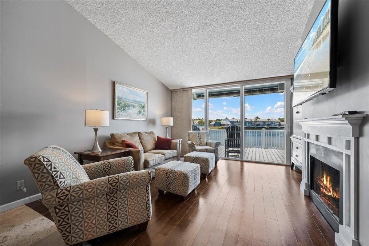 621 Ocean Dunes Cir - Photo 7 of 32