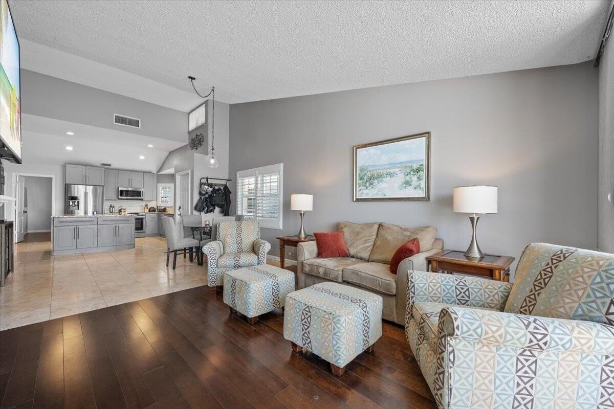 621 Ocean Dunes Cir - Photo 5 of 32