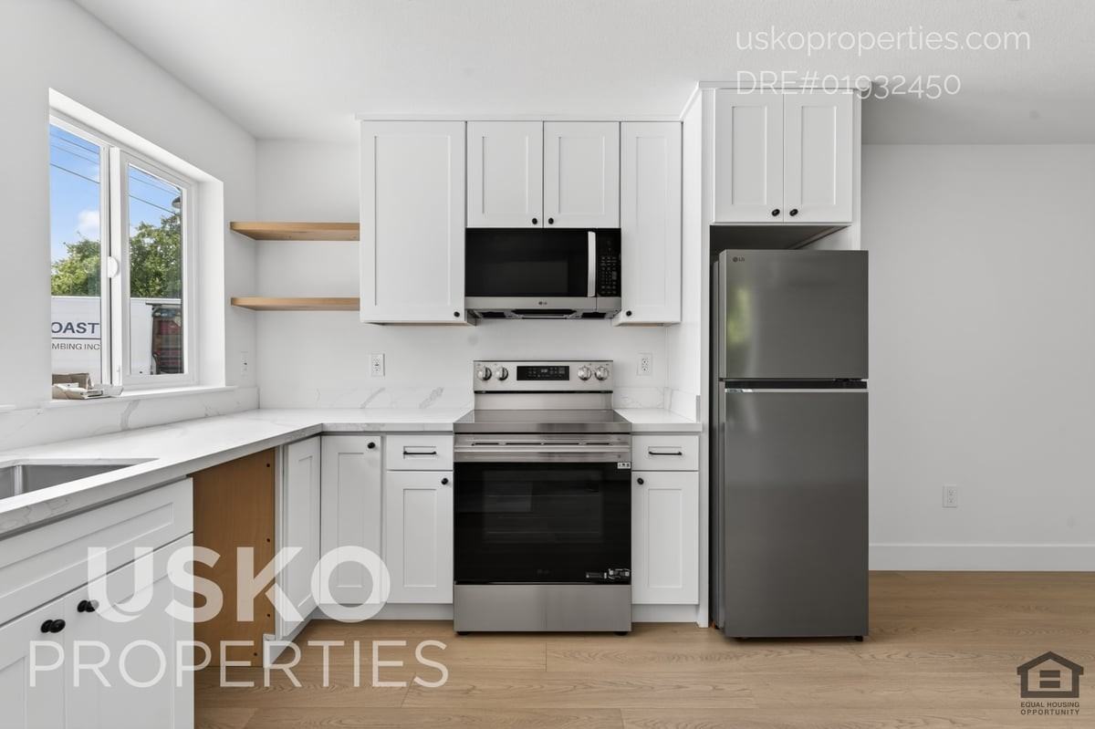 3245 Whale Alley - Photo 3 of 17