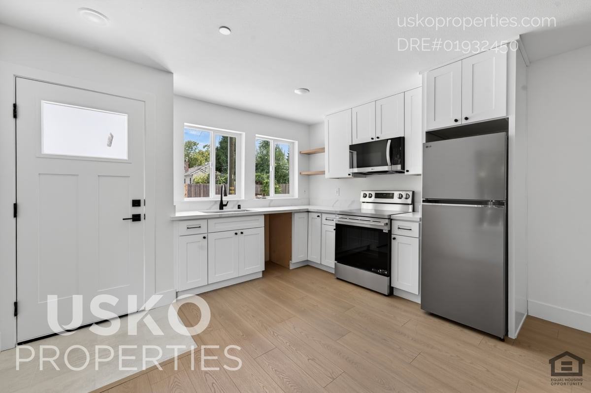 3245 Whale Alley - Photo 4 of 17