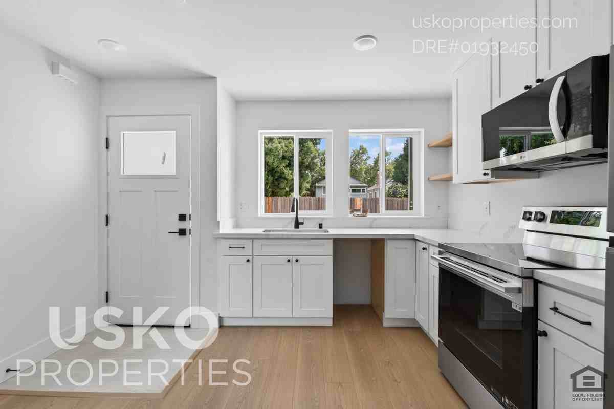 3245 Whale Alley - Photo 5 of 17