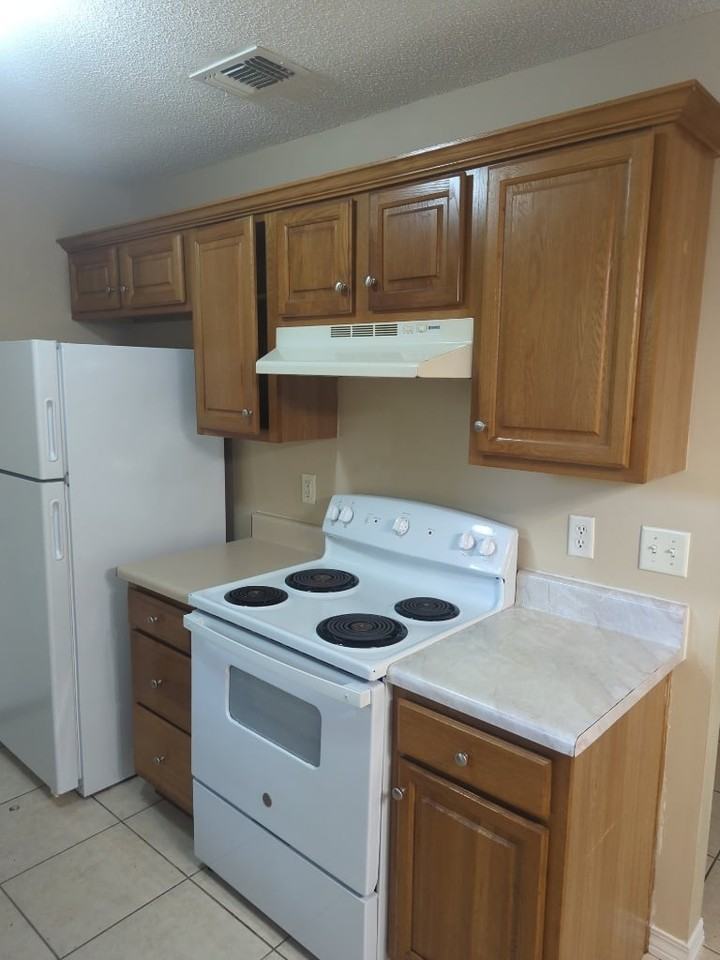 2560 Kingston Rd - Photo 5 of 9