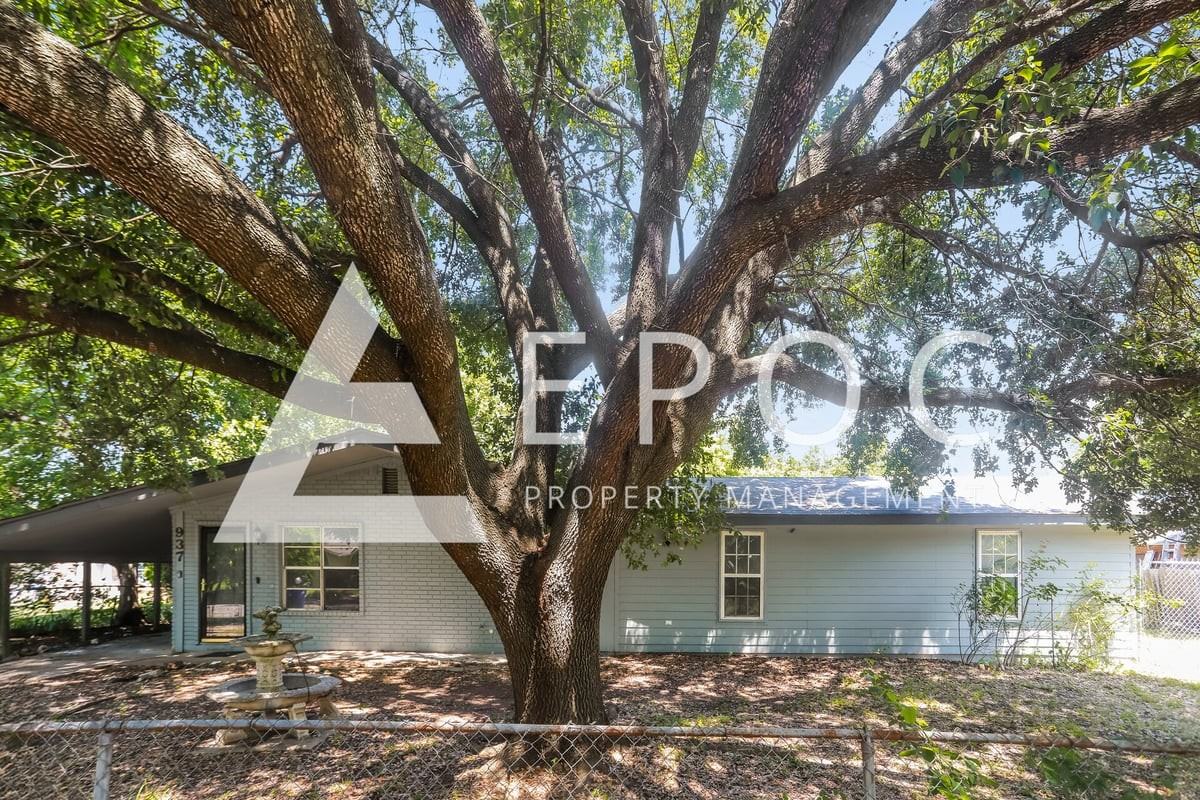 937 Brown Ave - Photo 2 of 2