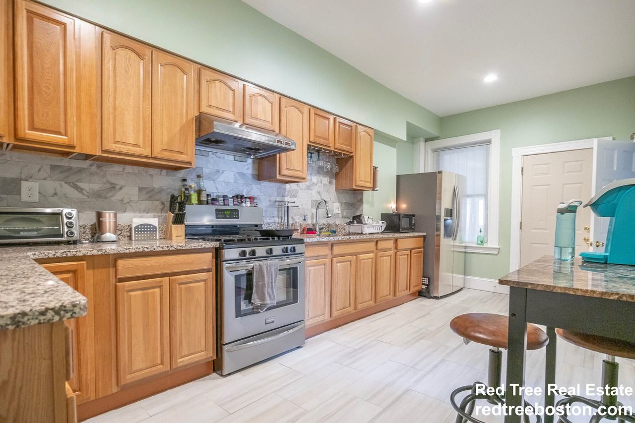 872 Huntington Ave #1