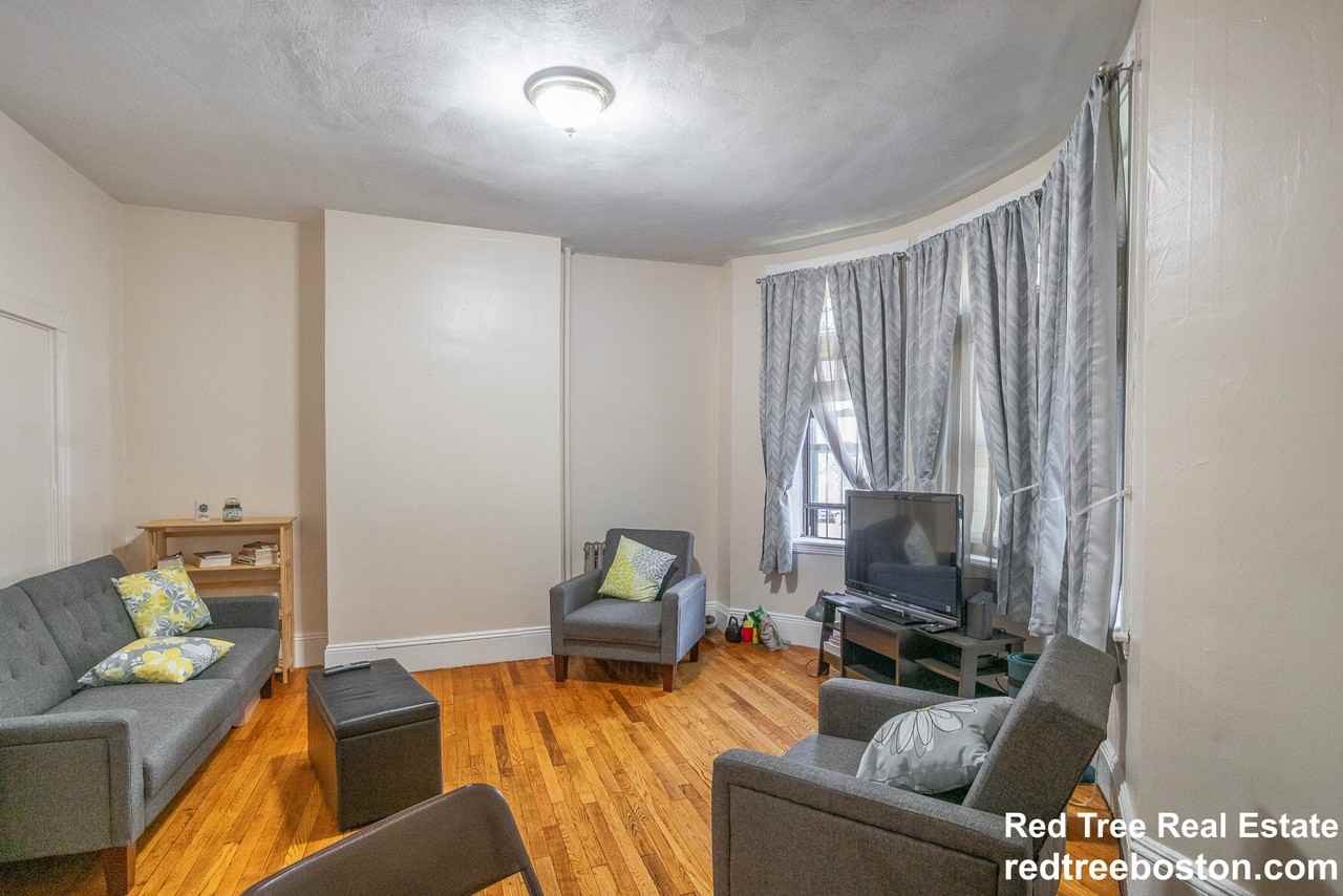 872 Huntington Ave #1 - Photo 4 of 12