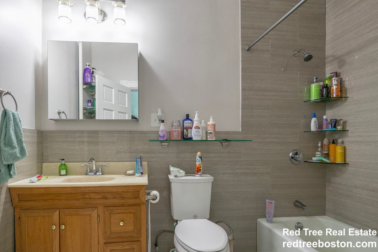 872 Huntington Ave #1 - Photo 5 of 12