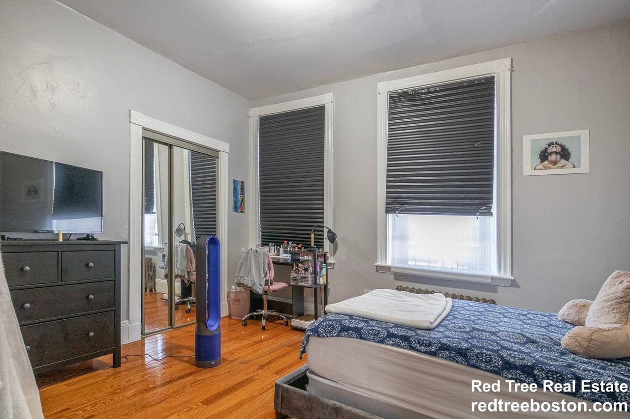 872 Huntington Ave #1 - Photo 7 of 12
