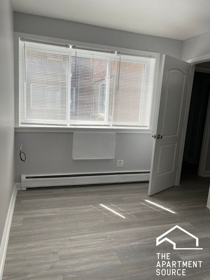 1040 W Hollywood Ave #420 - Photo 4 of 11