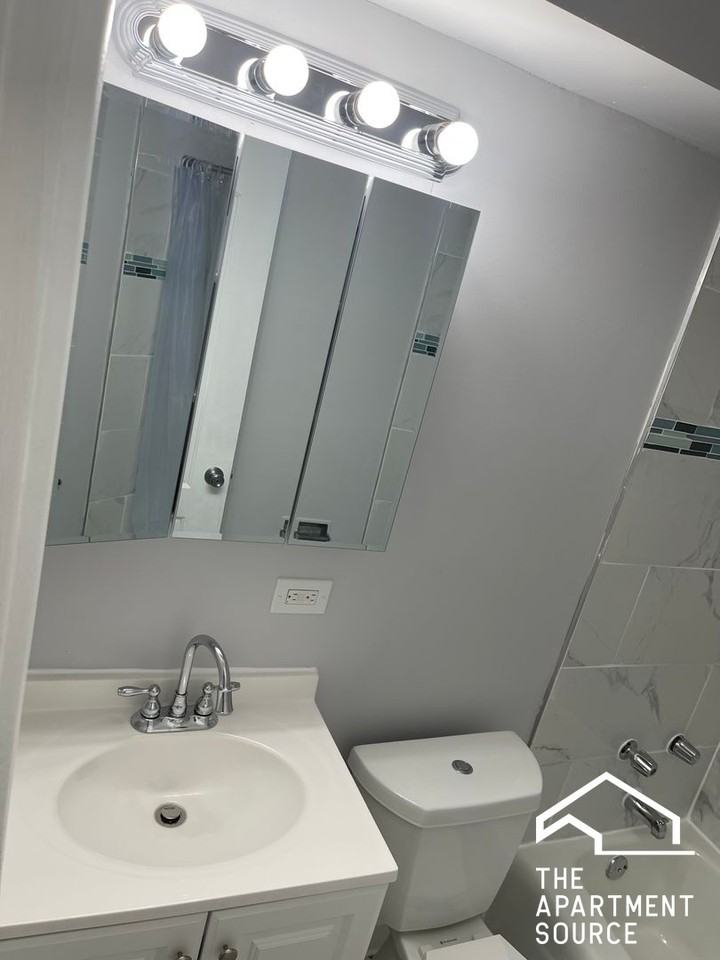 1040 W Hollywood Ave #420 - Photo 5 of 11