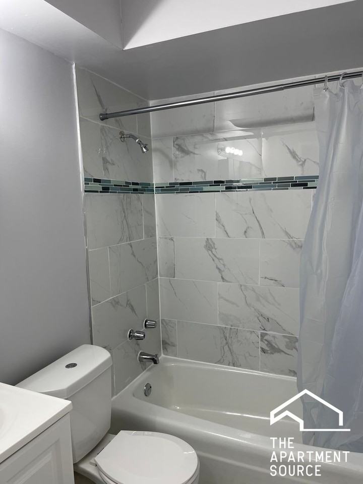 1040 W Hollywood Ave #420 - Photo 6 of 11