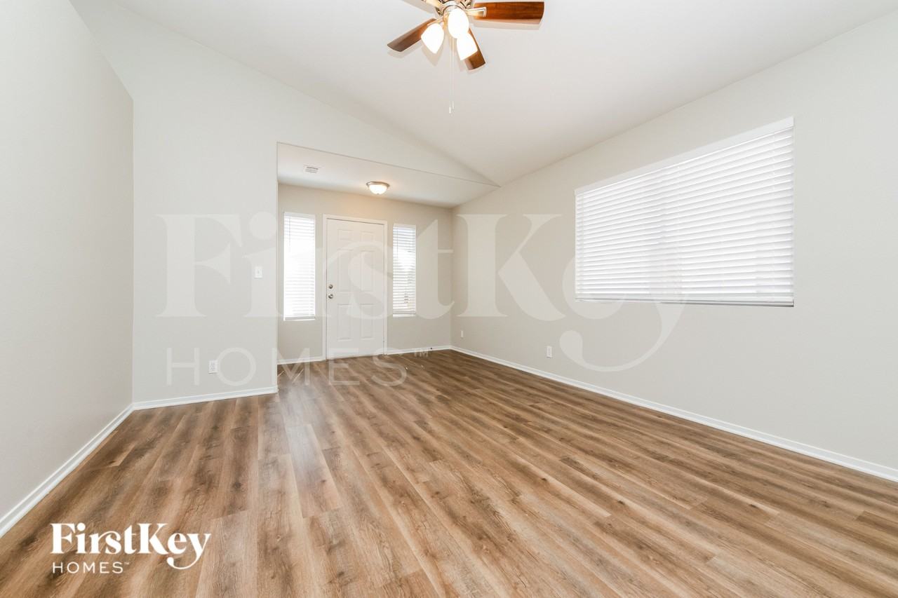 5949 Springmist St - Photo 3 of 19