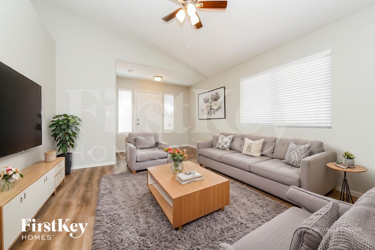 5949 Springmist St - Photo 4 of 19